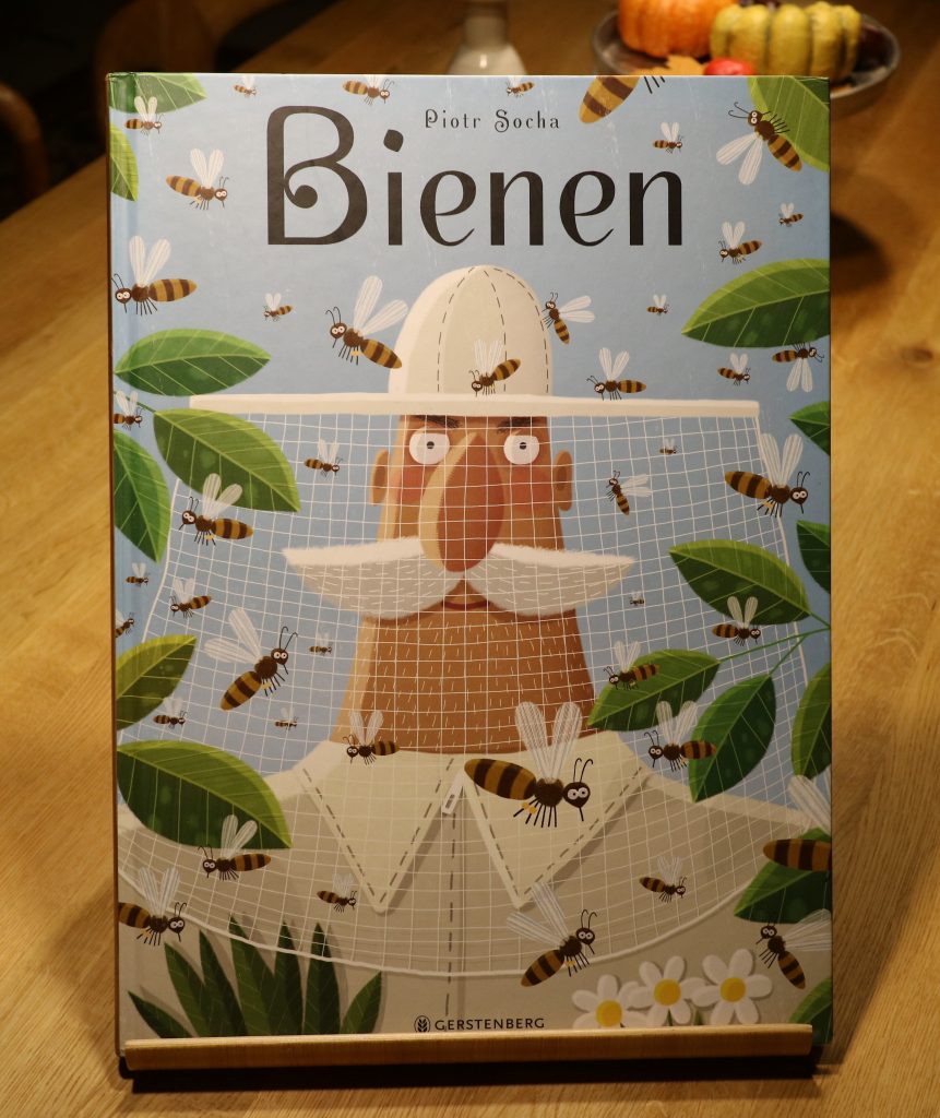 Das Buch Bienen von Piotr Socha.