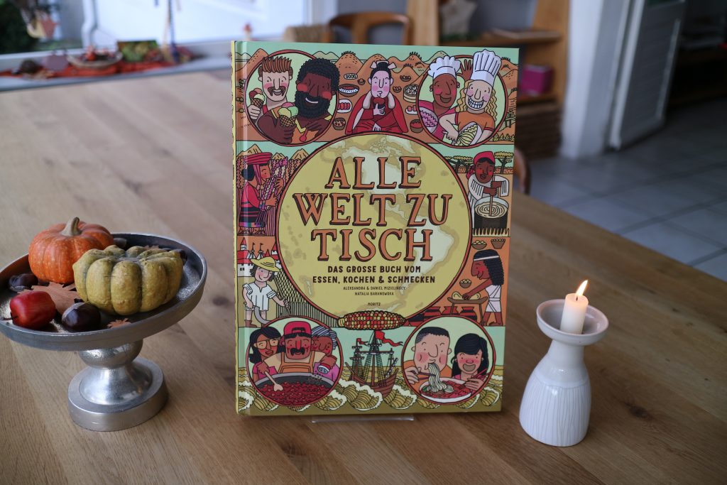 Das Kinderbuch "Alle Welt zu Tisch" handelt vom Essen, Kochen und Schmecken in der großen Welt.