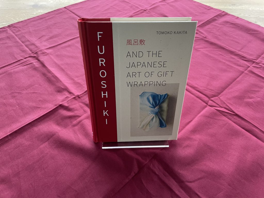 Furoshiki zeigt die japanische Kunst des Geschenkeverpackens